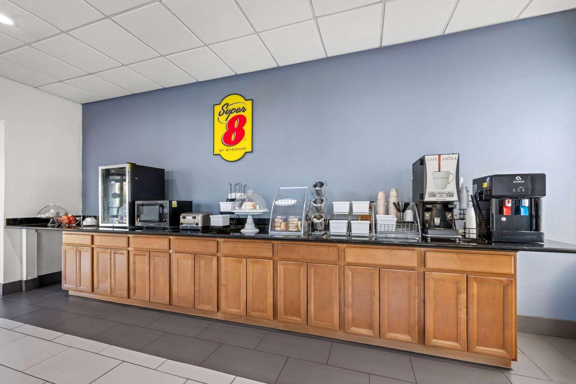 Super 8 By Wyndham Garysburg/Roanoke Rapids Hotel Екстериор снимка