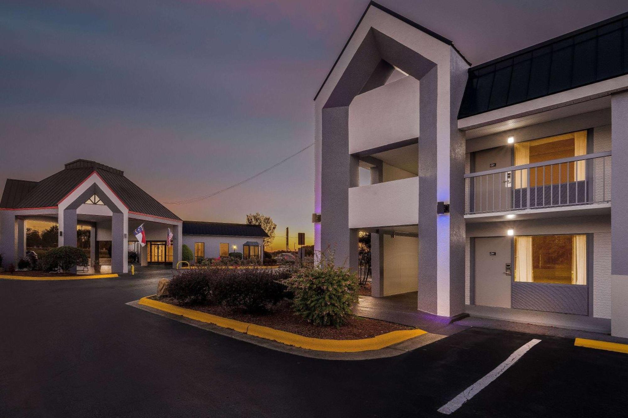 Super 8 By Wyndham Garysburg/Roanoke Rapids Hotel Екстериор снимка